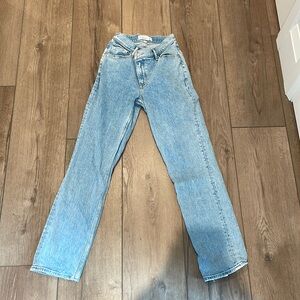 A&F Curve Love 90’s Straight Ultra High Rise Jeans (Size US 25)